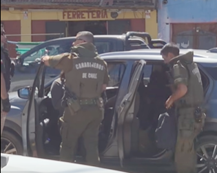 Detienen a pareja de mecheros que robaron gran cantidad de botellas de vino desde supermercado en Llay-Llay