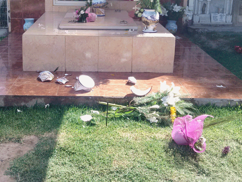 Andes on line Jóvenes causan destrozos en sepulturas del cementerio