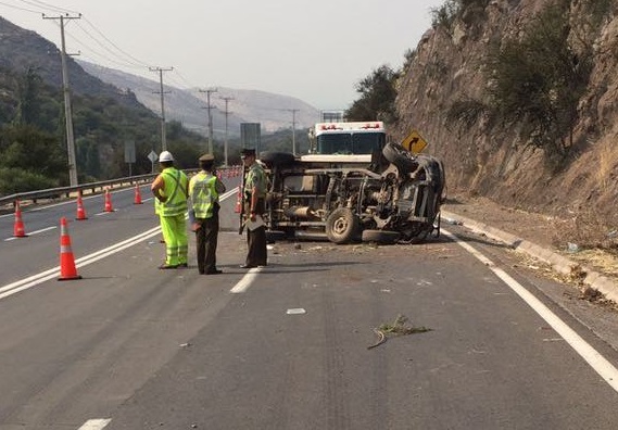 Andes on line | Camioneta volcó en la autopista Los Libertadores ...