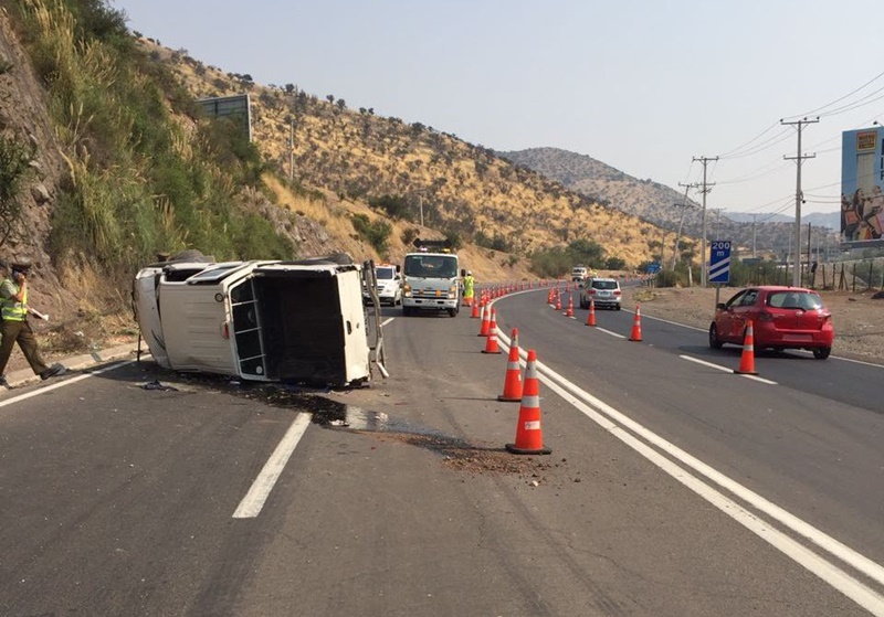 Andes on line | Camioneta volcó en la autopista Los Libertadores ...