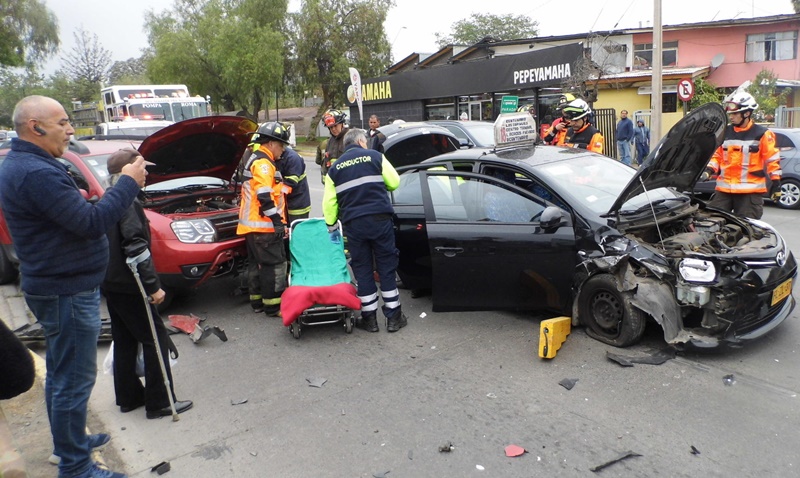 Andes on line | Conductora pierde el control de su camioneta y se ...