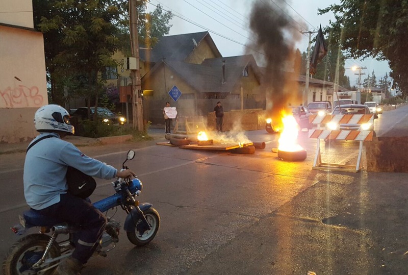 Andes on line | Vecinos de San Rafael bloquearon con barricadas la ruta ...